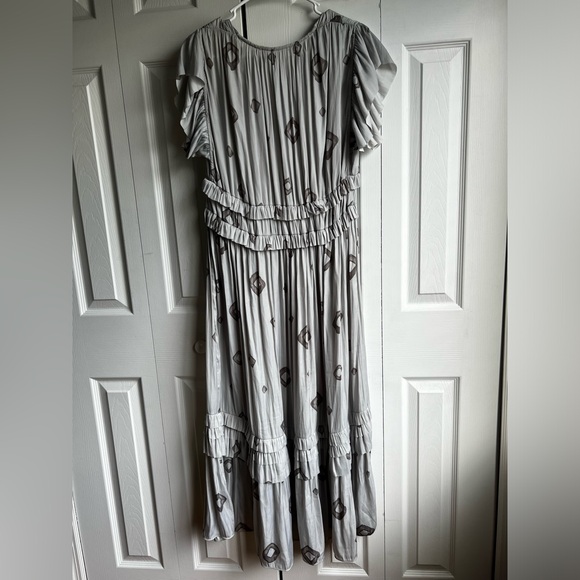 Grade & Gather Ruffled Satin Grey V-Neck Dress size Large - Picture 6 of 6